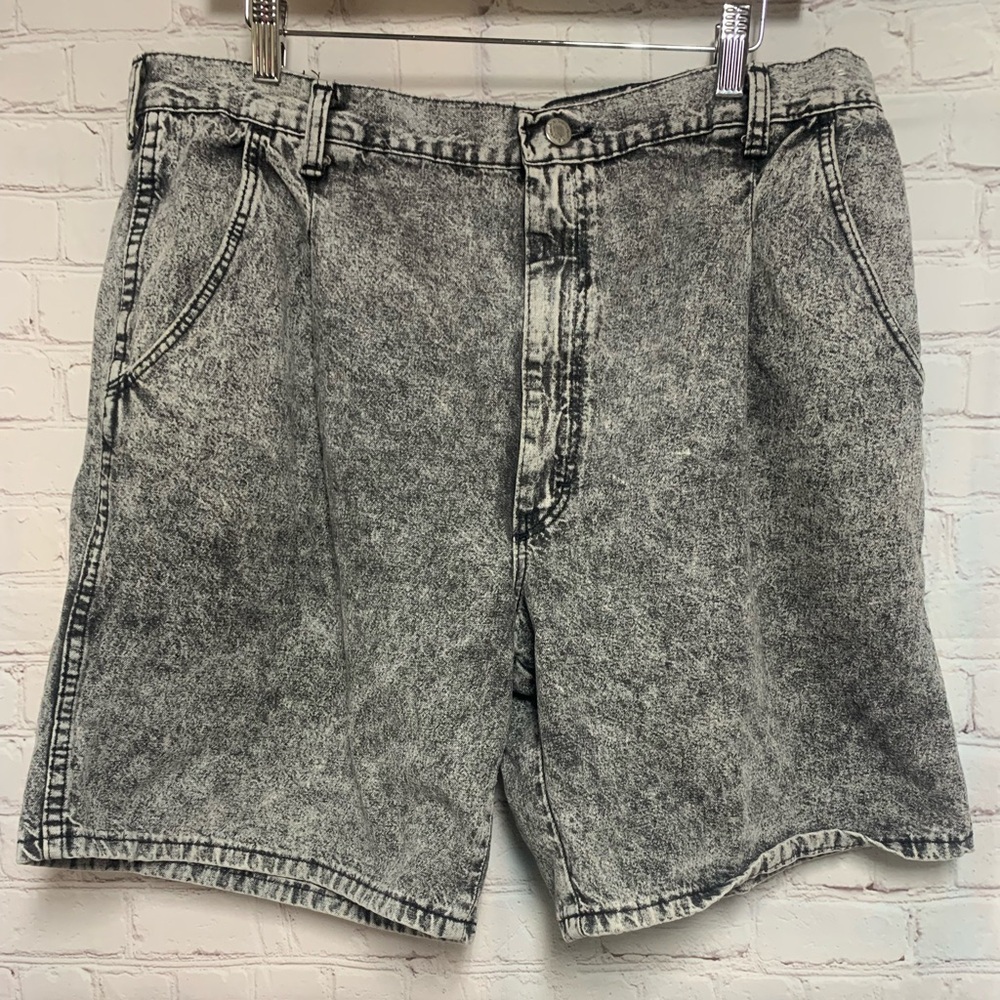 Vintage Wrangler Acid Wash Black Denim Shorts Size 38 USA​ - Picture 2 of 5